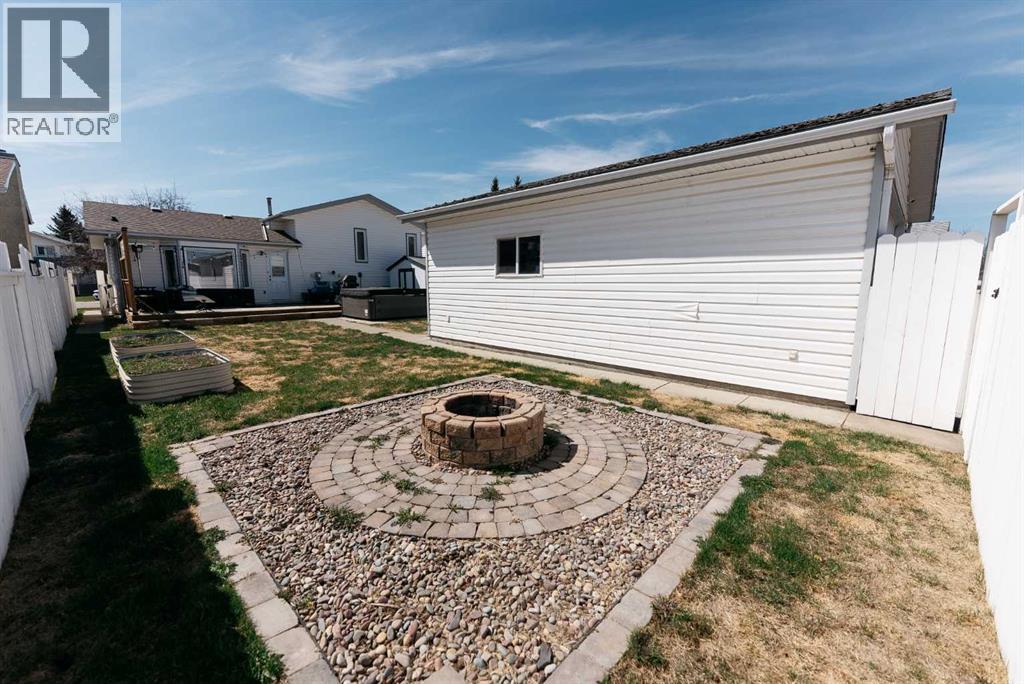 18 Dunlop Street, Red Deer, Alberta  T4R 2G6 - Photo 4 - A2308772