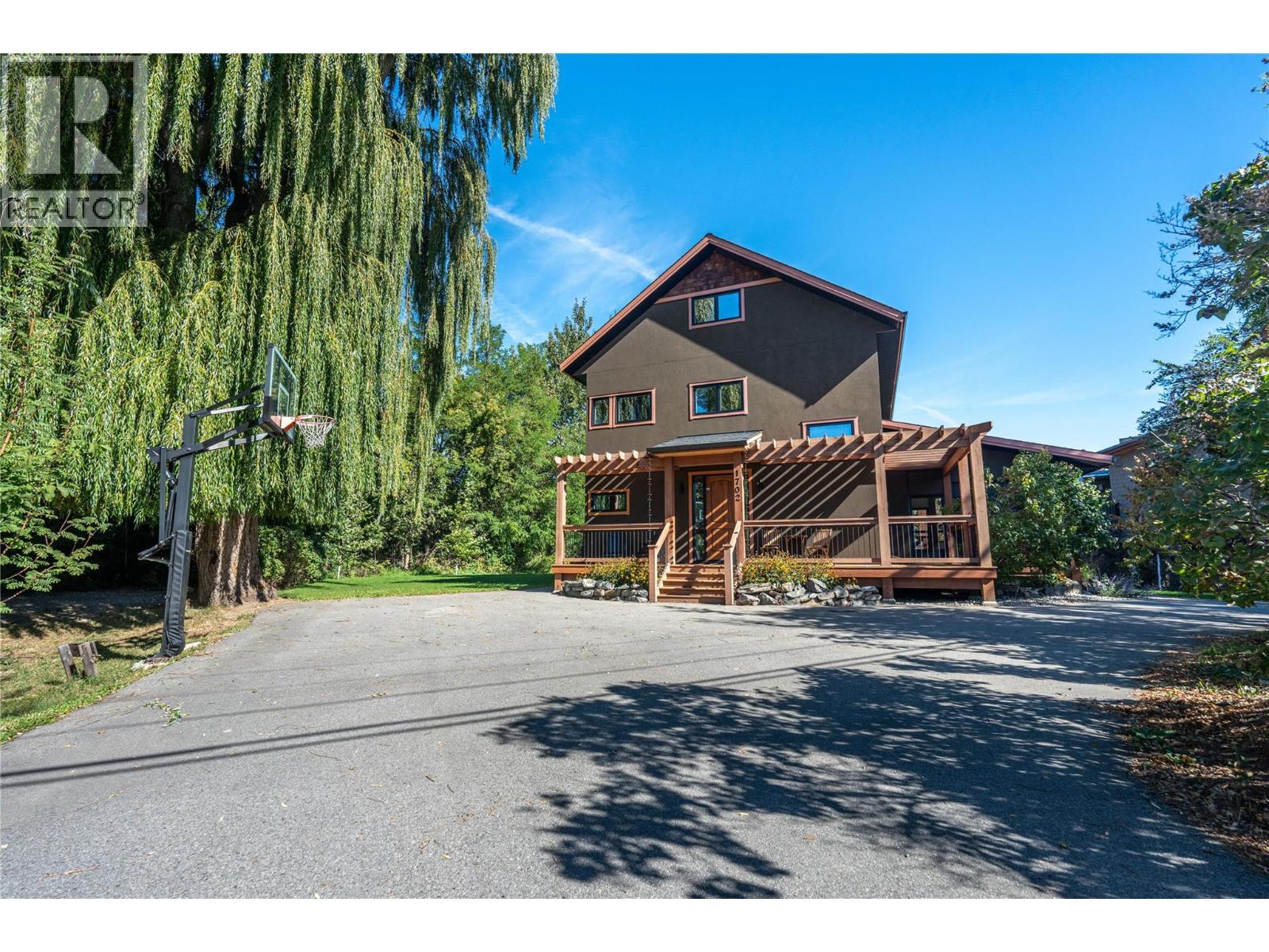 1702 Thornber Street, Summerland, British Columbia