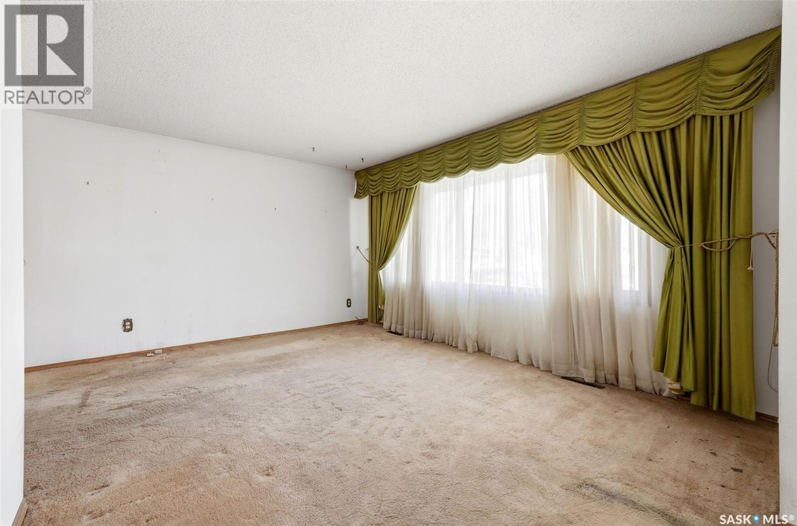 2641 Park Street, Regina, Saskatchewan  S4N 2H3 - Photo 4 - SK035247