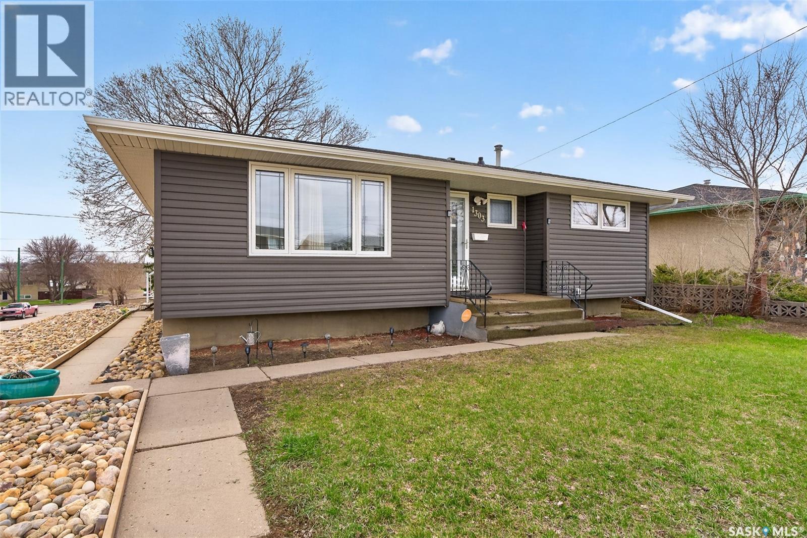 1303 Athabasca Street W, Moose Jaw, Saskatchewan  S6H 6C8 - Photo 24 - SK035036