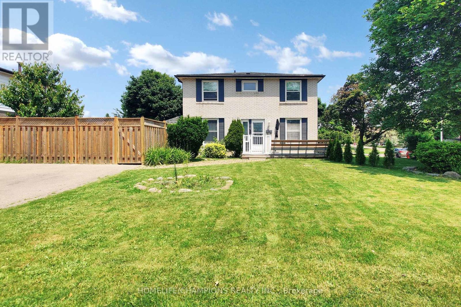 4 Flamingo Crescent, Brampton, Ontario  L6T 2G5 - Photo 1 - W13102276