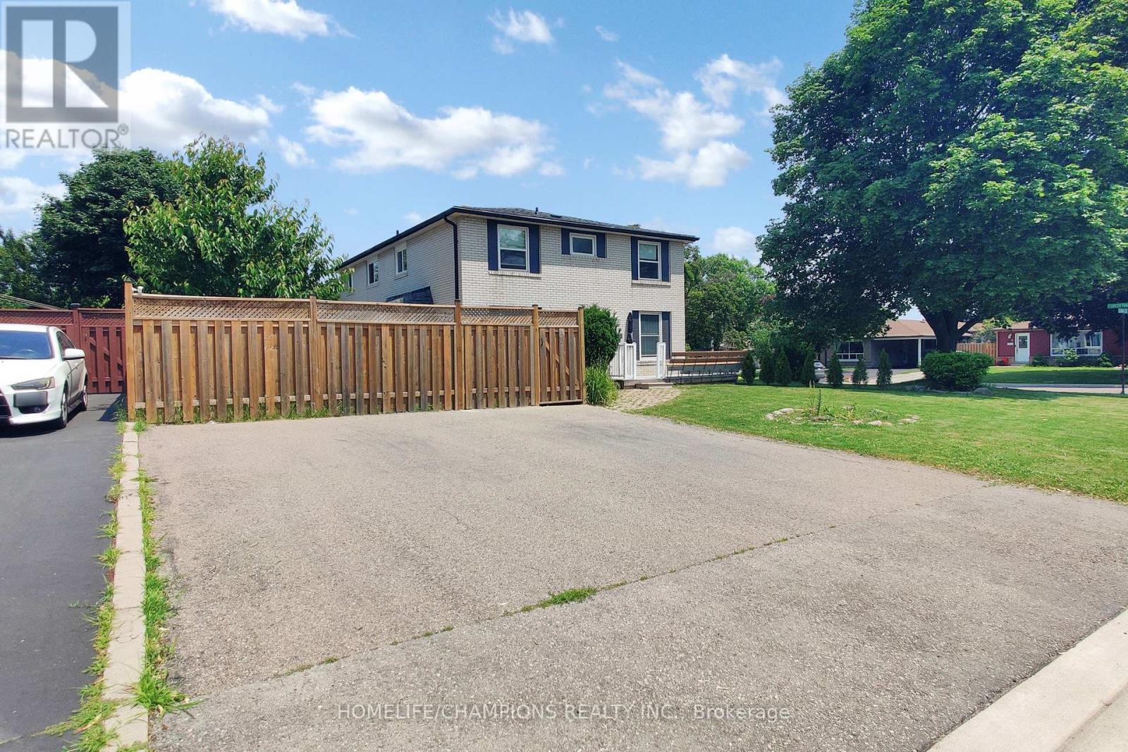 4 Flamingo Crescent, Brampton, Ontario  L6T 2G5 - Photo 2 - W13102276