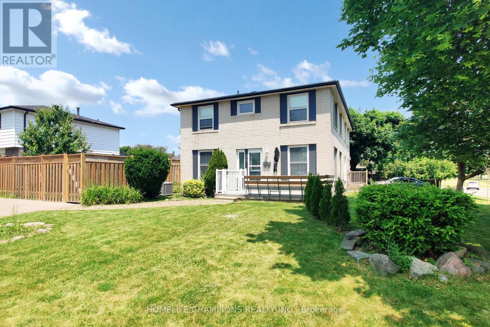 4 Flamingo Crescent, Brampton, Ontario  L6T 2G5 - Photo 3 - W13102276