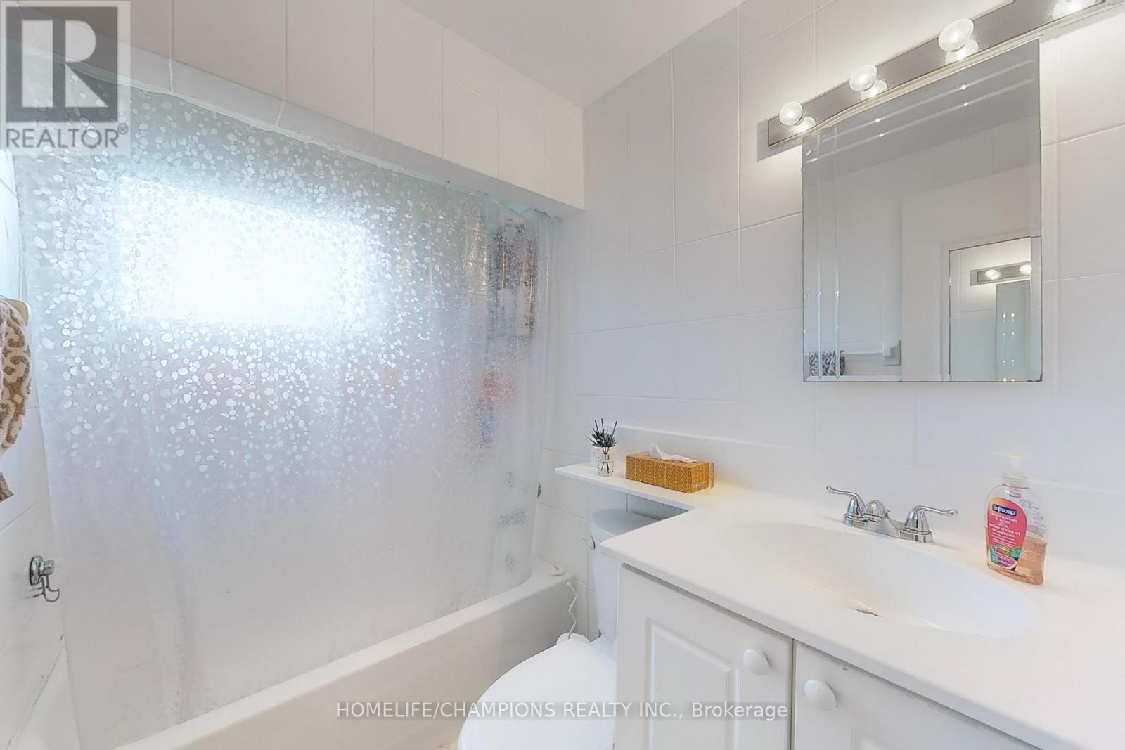 4 Flamingo Crescent, Brampton, Ontario  L6T 2G5 - Photo 35 - W13102276