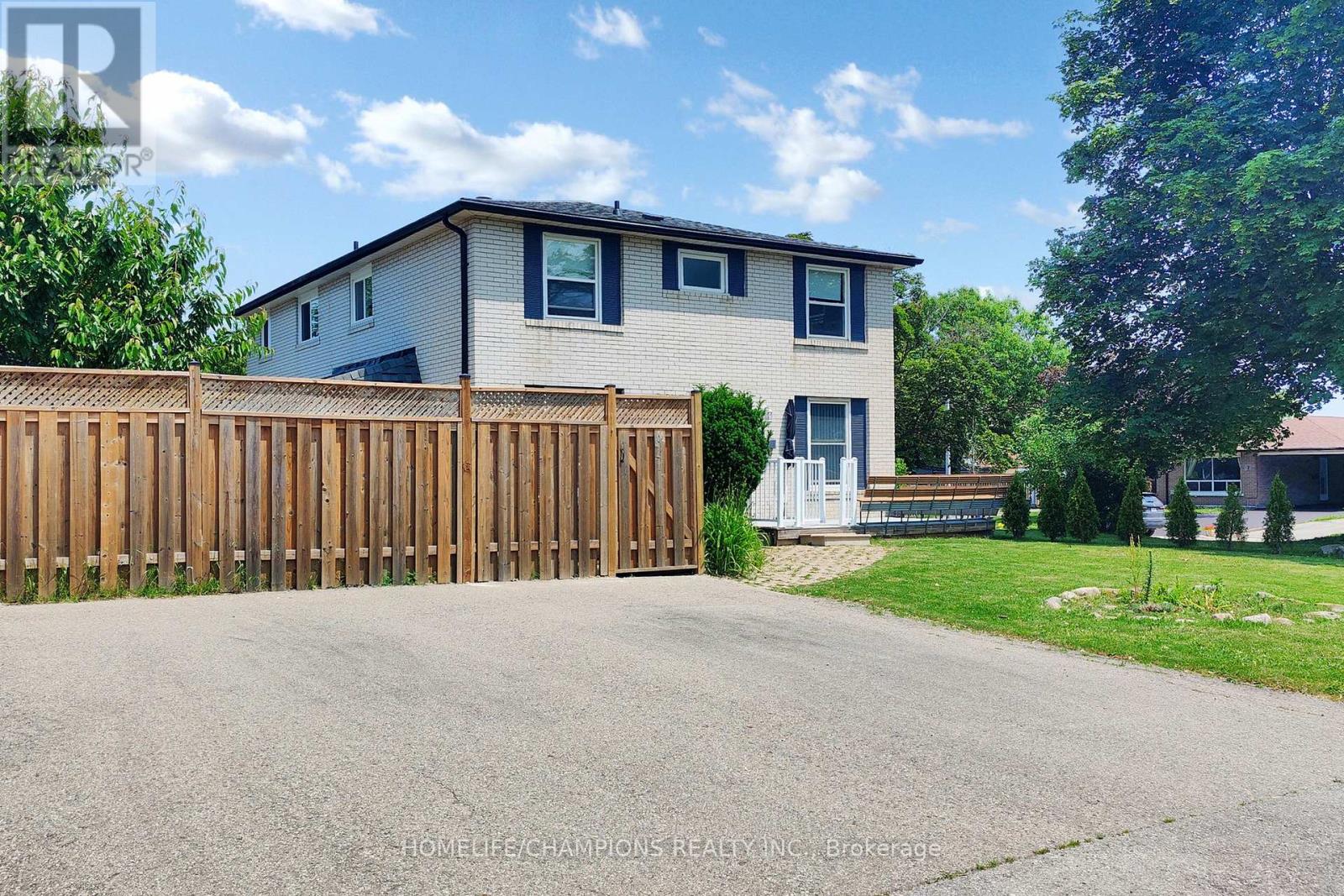 4 Flamingo Crescent, Brampton, Ontario  L6T 2G5 - Photo 7 - W13102276