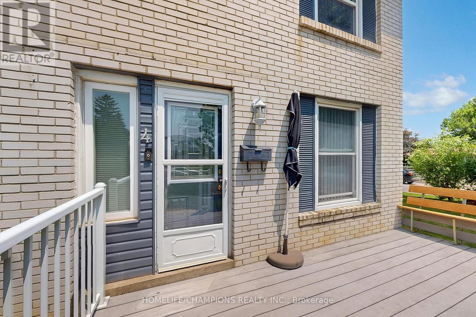 4 Flamingo Crescent, Brampton, Ontario  L6T 2G5 - Photo 9 - W13102276