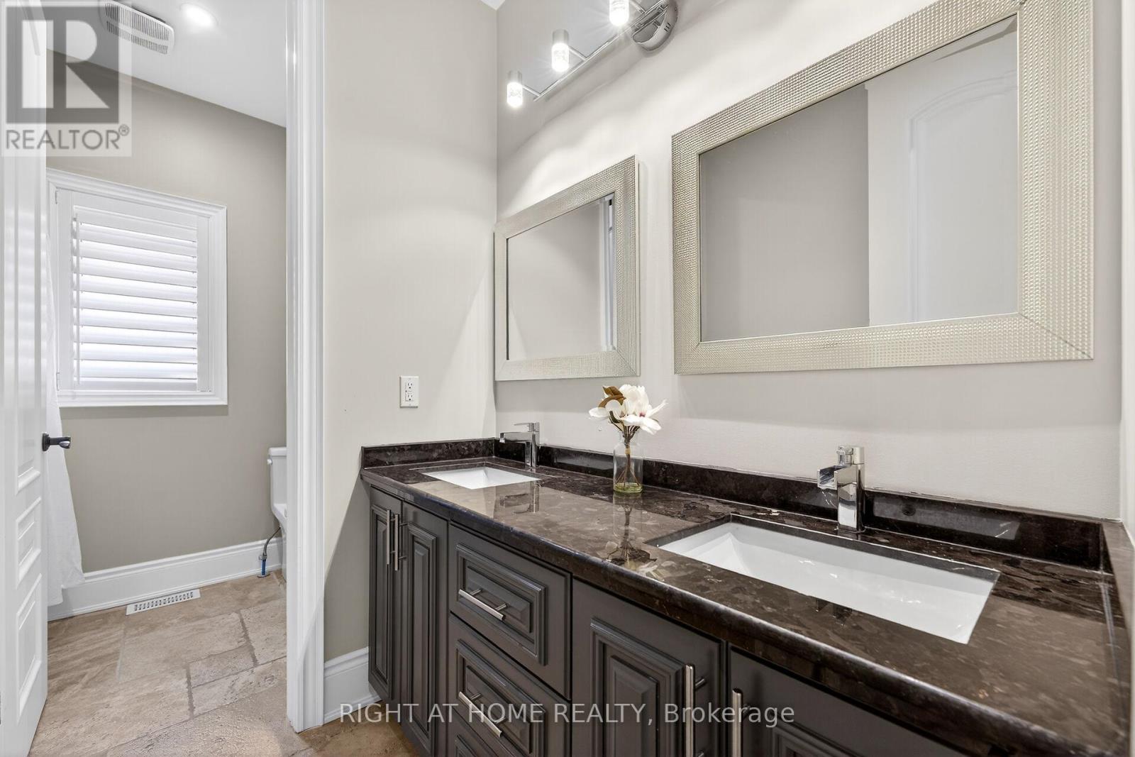 775 King Road, Burlington, Ontario  L7T 3K7 - Photo 30 - W13102330