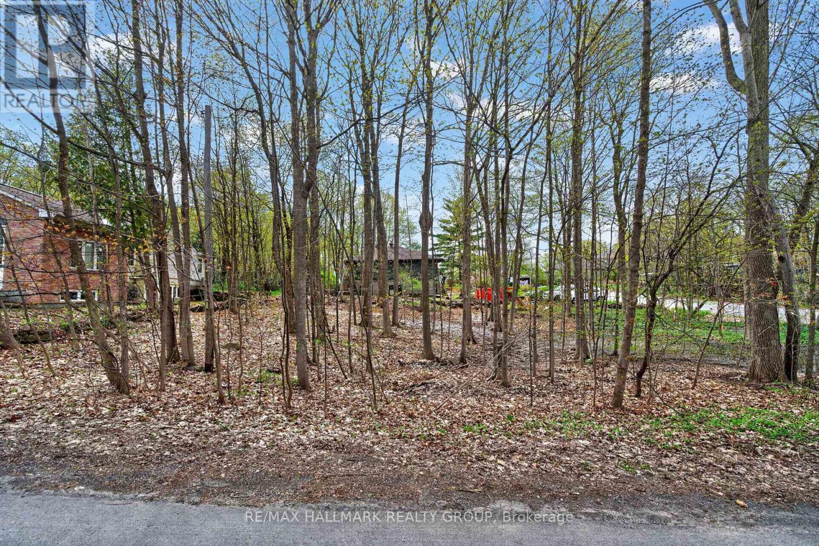8 Davidson Drive, Ottawa, Ontario  K1J 7J9 - Photo 6 - X12784838