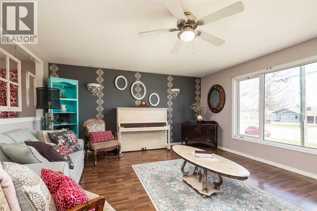 248 Broadway Street S, Raymond, Alberta  T0K 2S0 - Photo 3 - A2307996