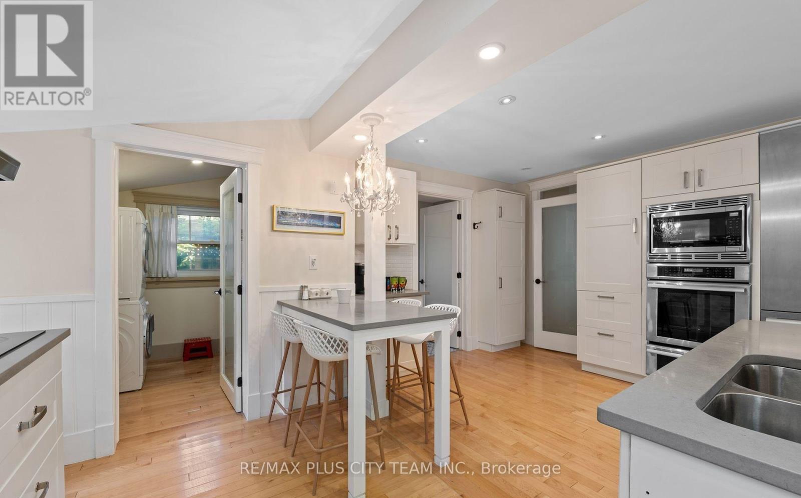 4 Wyckliffe Avenue, Niagara-On-The-Lake, Ontario  L0S 1J0 - Photo 13 - X13102400