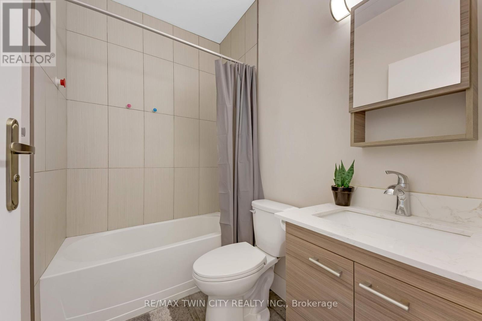 202 - 253 Albert Street, Waterloo, Ontario  N2L 0G3 - Photo 17 - X13102440
