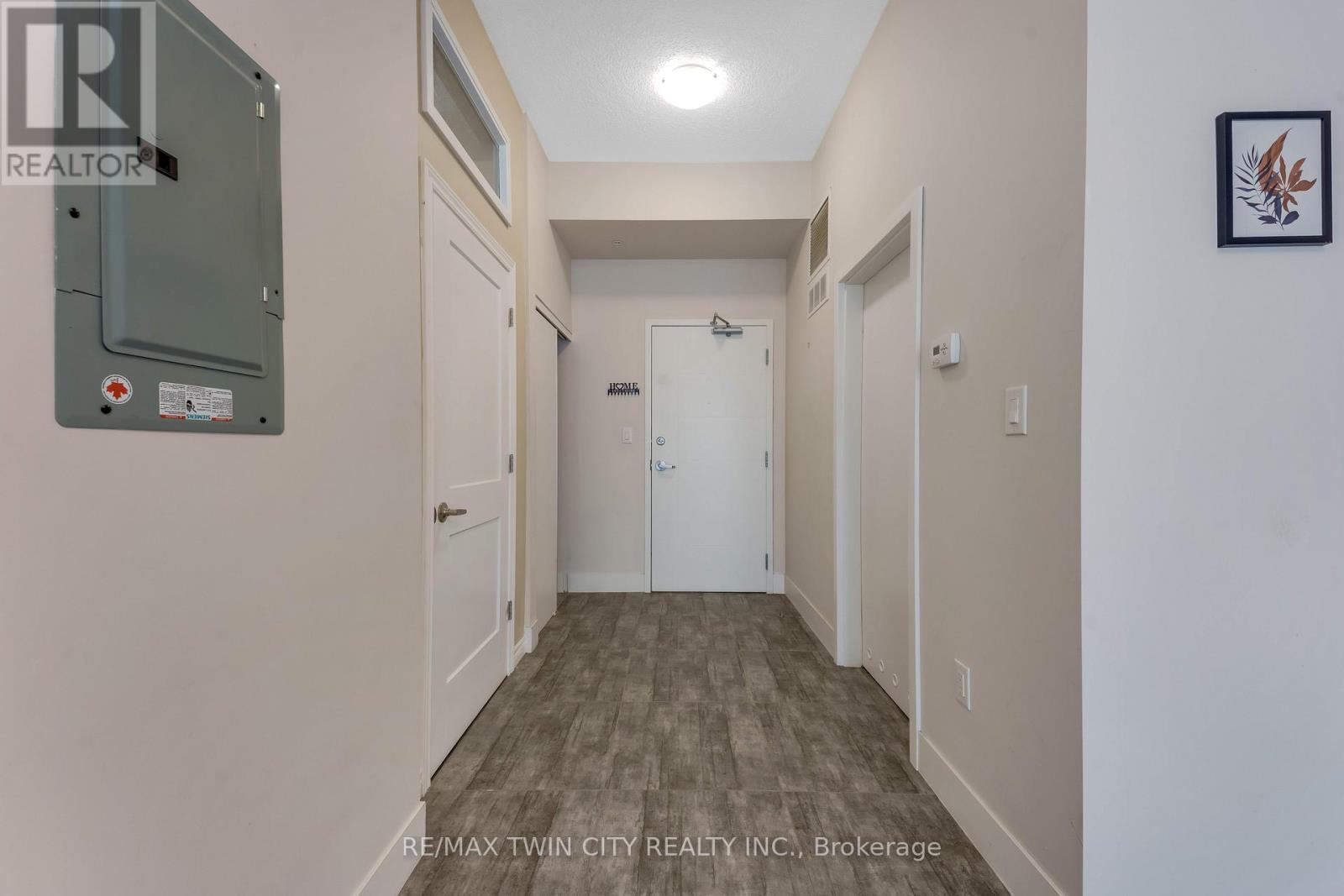 202 - 253 Albert Street, Waterloo, Ontario  N2L 0G3 - Photo 3 - X13102440