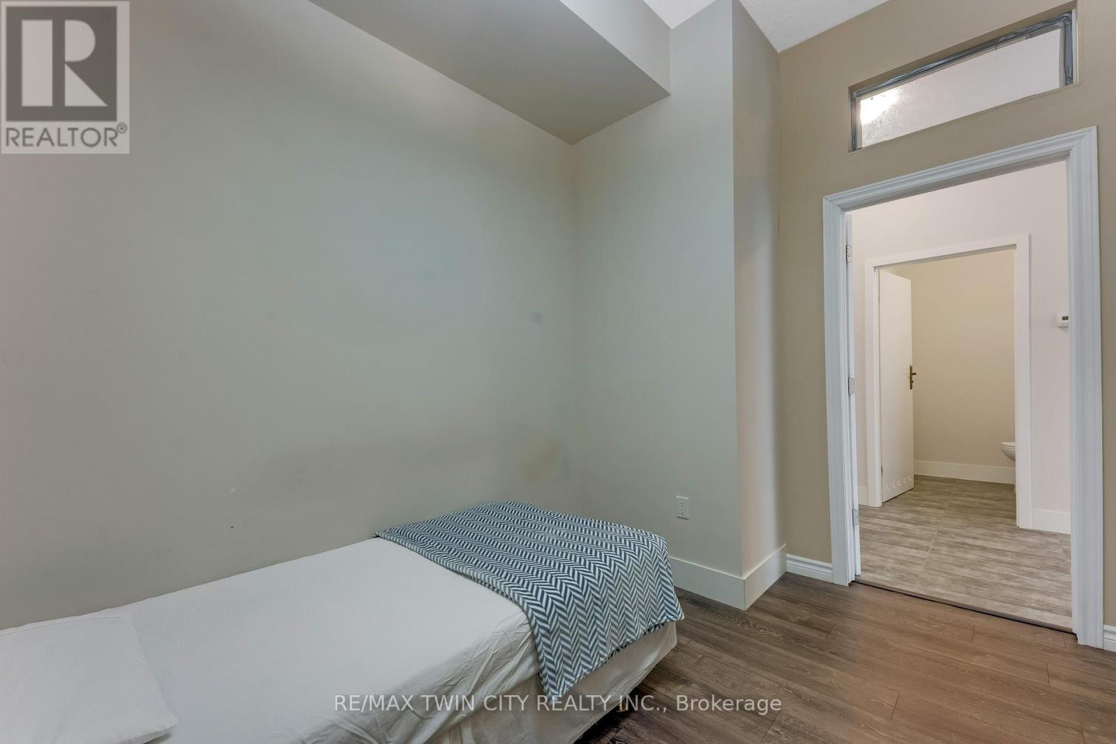 202 - 253 Albert Street, Waterloo, Ontario  N2L 0G3 - Photo 9 - X13102440