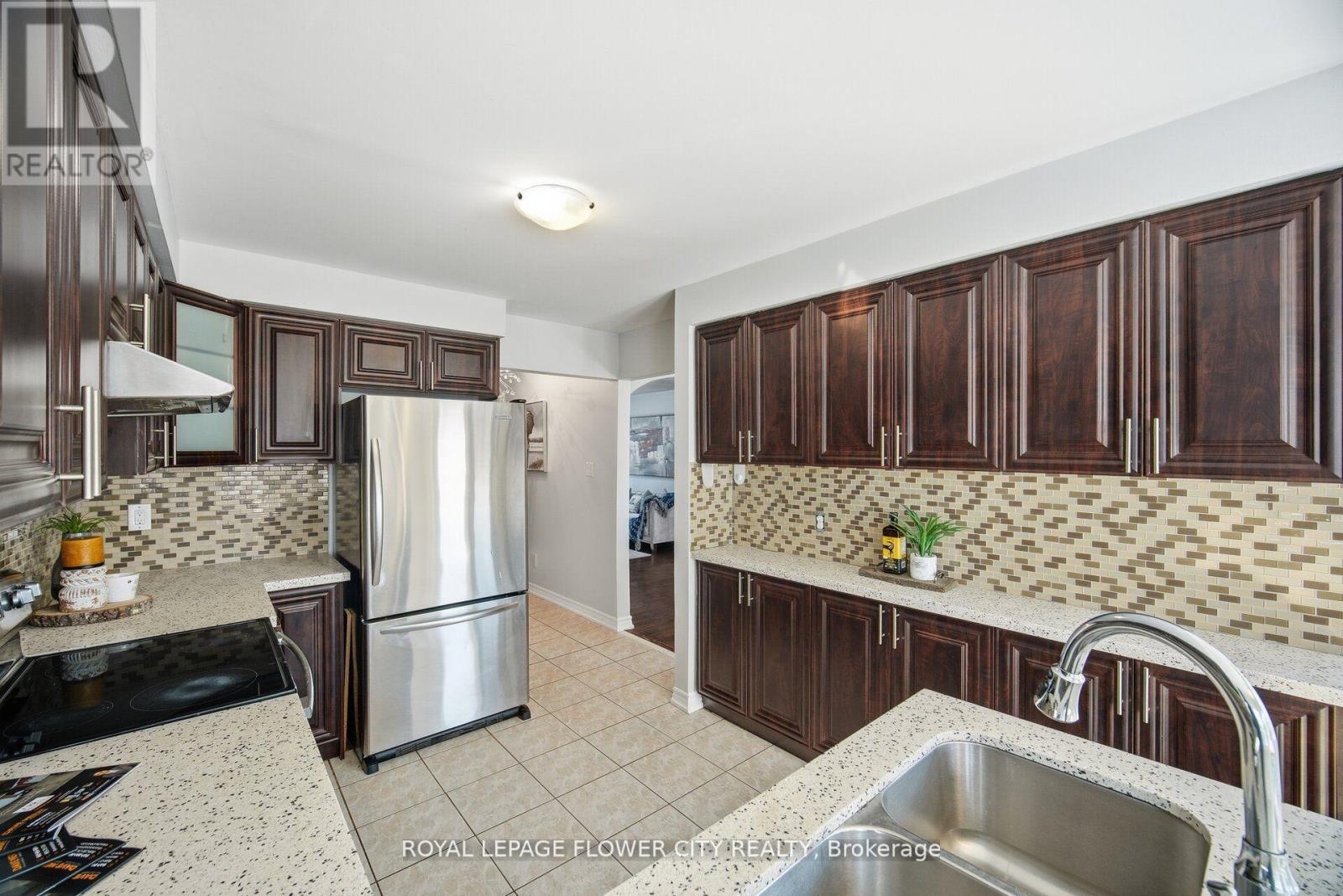 1 Donaldson Drive, Brampton, Ontario  L6Y 3G7 - Photo 8 - W13033280