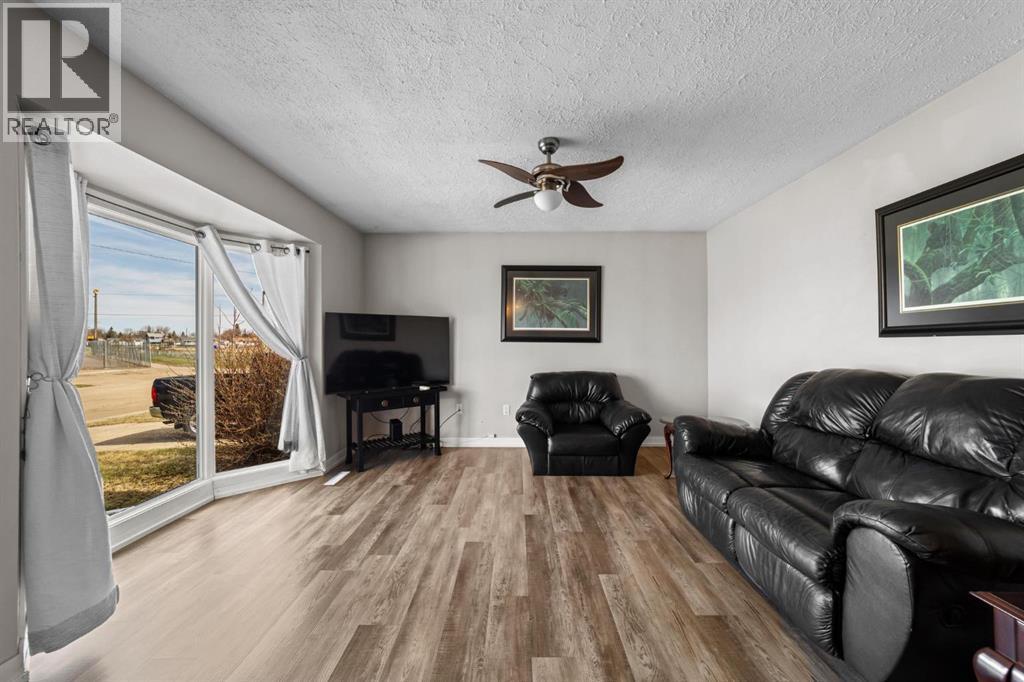 5705 48 Avenue, Stettler, Alberta  T0C 2L2 - Photo 10 - A2308105