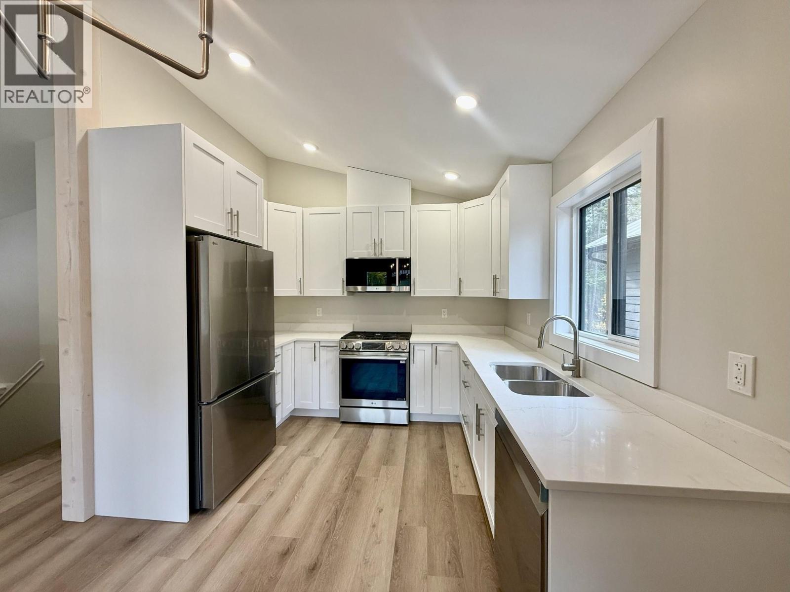 1938 Foxwood Trail Unit# 10, Windermere, British Columbia  V0B 2L2 - Photo 8 - 10386618