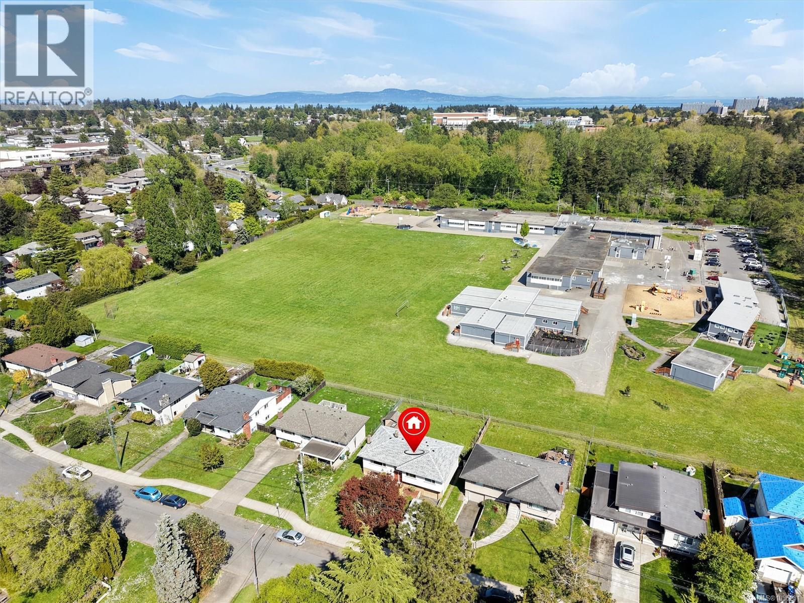 3917 Ansell Rd, Saanich, British Columbia  V8P 4W1 - Photo 4 - 1036231