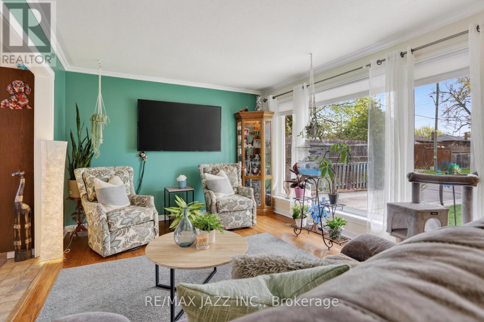 1206 Belvedere Avenue, Oshawa, Ontario  L1H 1T3 - Photo 3 - E13102728