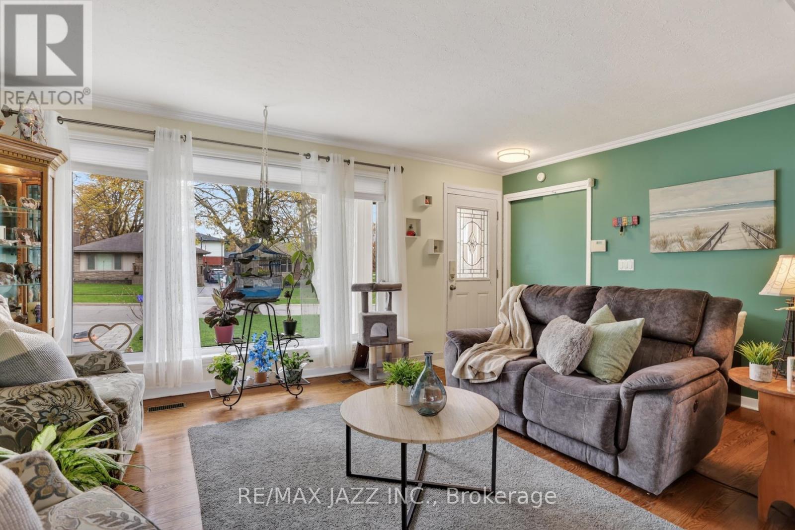 1206 Belvedere Avenue, Oshawa, Ontario  L1H 1T3 - Photo 4 - E13102728