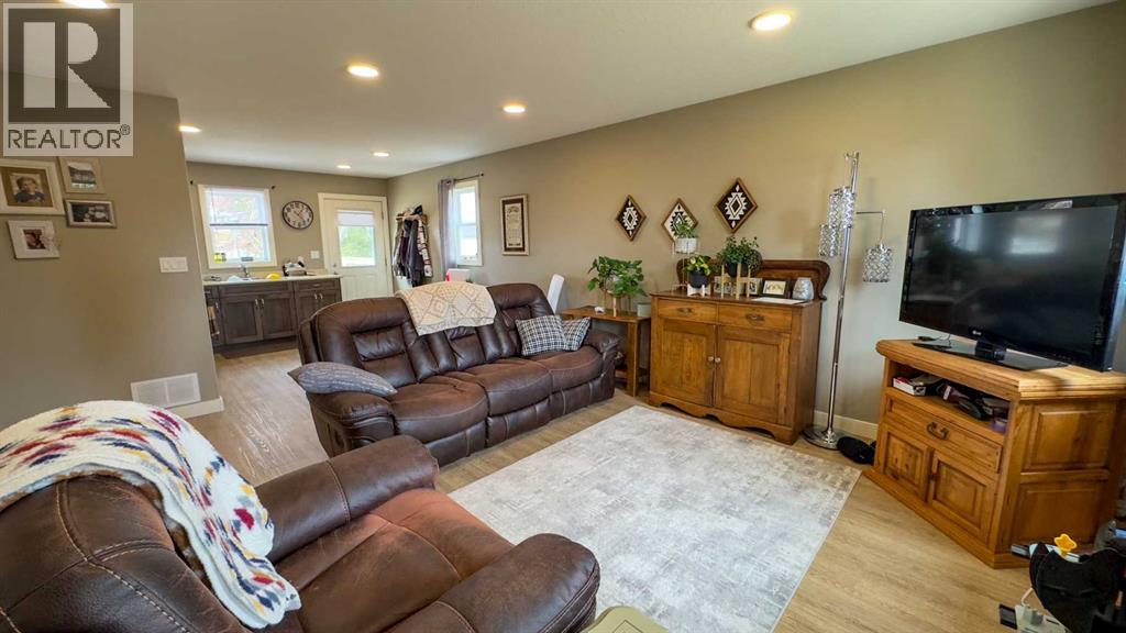 8 Rydberg, Hughenden, Alberta  T0B 2E0 - Photo 2 - A2286968