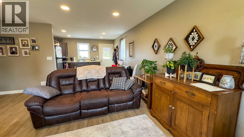 8 Rydberg, Hughenden, Alberta  T0B 2E0 - Photo 3 - A2286968