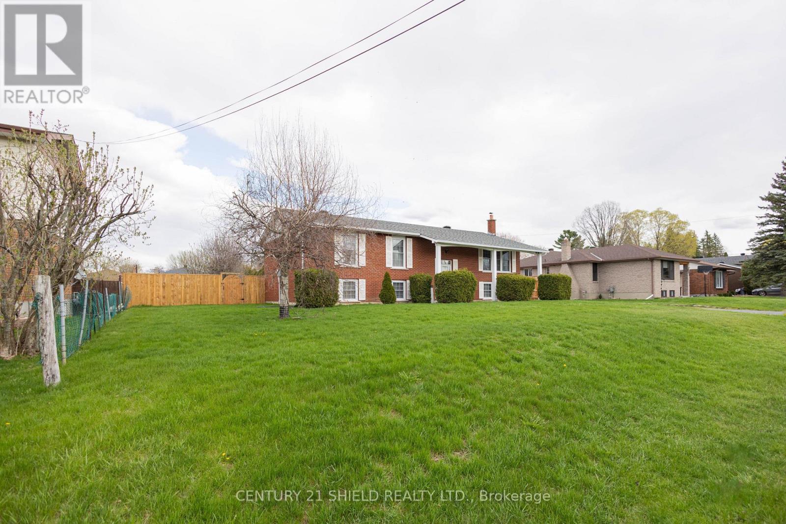 901 Laflin Street, Cornwall, Ontario  K6J 5J3 - Photo 2 - X13102458