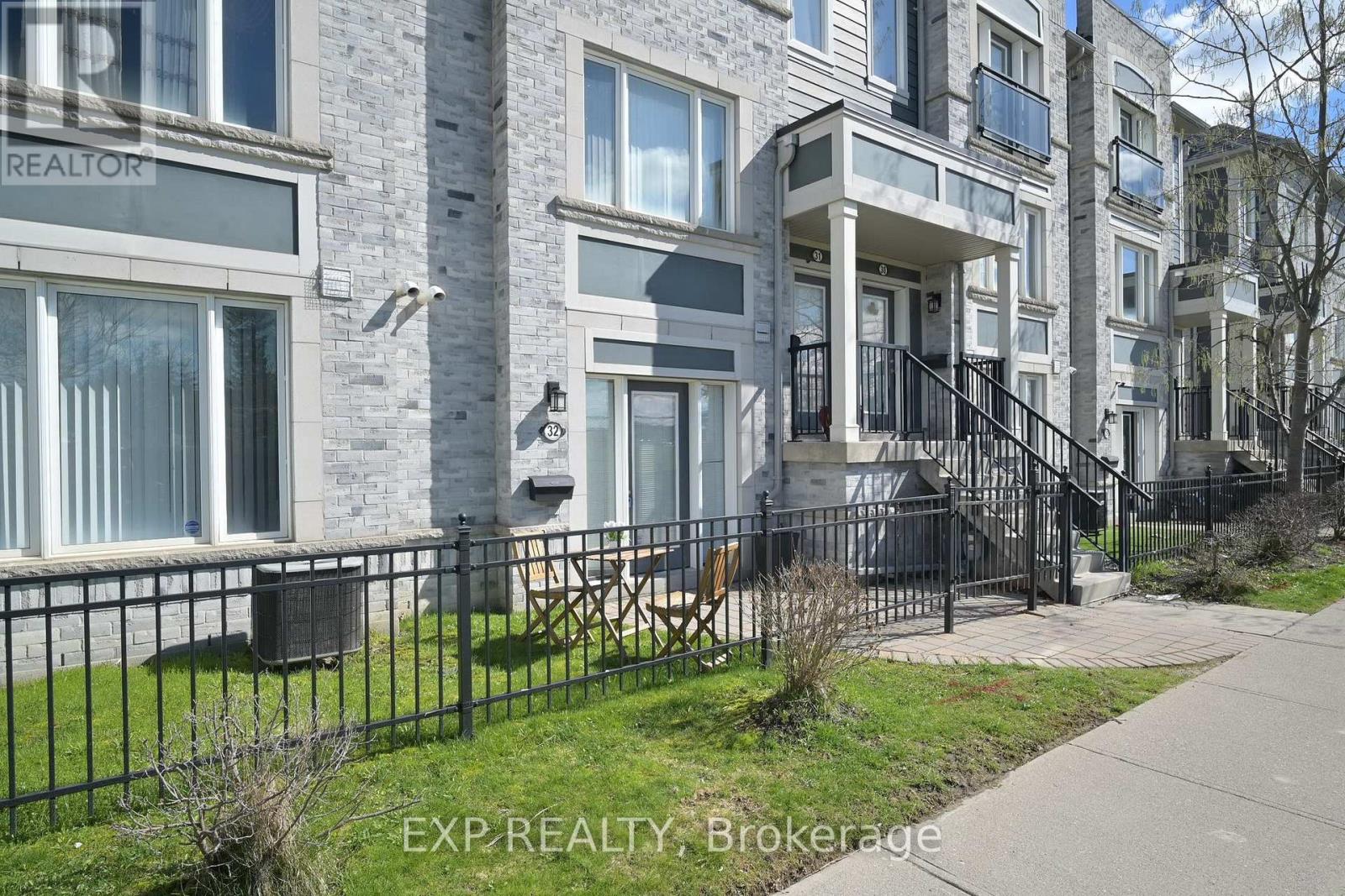32 - 60 Fairwood Circle, Brampton, Ontario  L6R 0Y6 - Photo 2 - W13067732