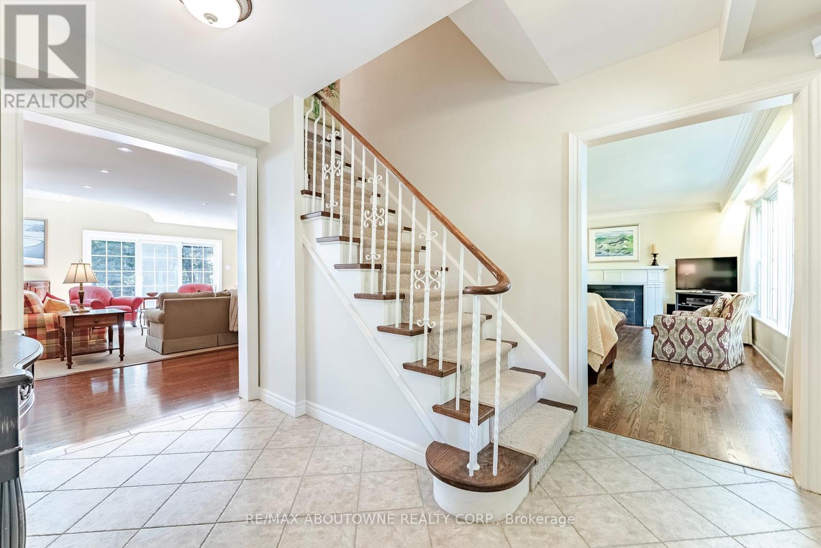 1284 Cleaver Drive, Oakville, Ontario  L6J 1W3 - Photo 3 - W13082524