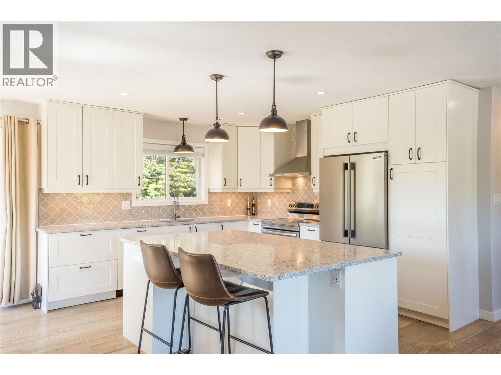 6106 Orr Place, Summerland, British Columbia  V0H 1Z7 - Photo 9 - 10386303