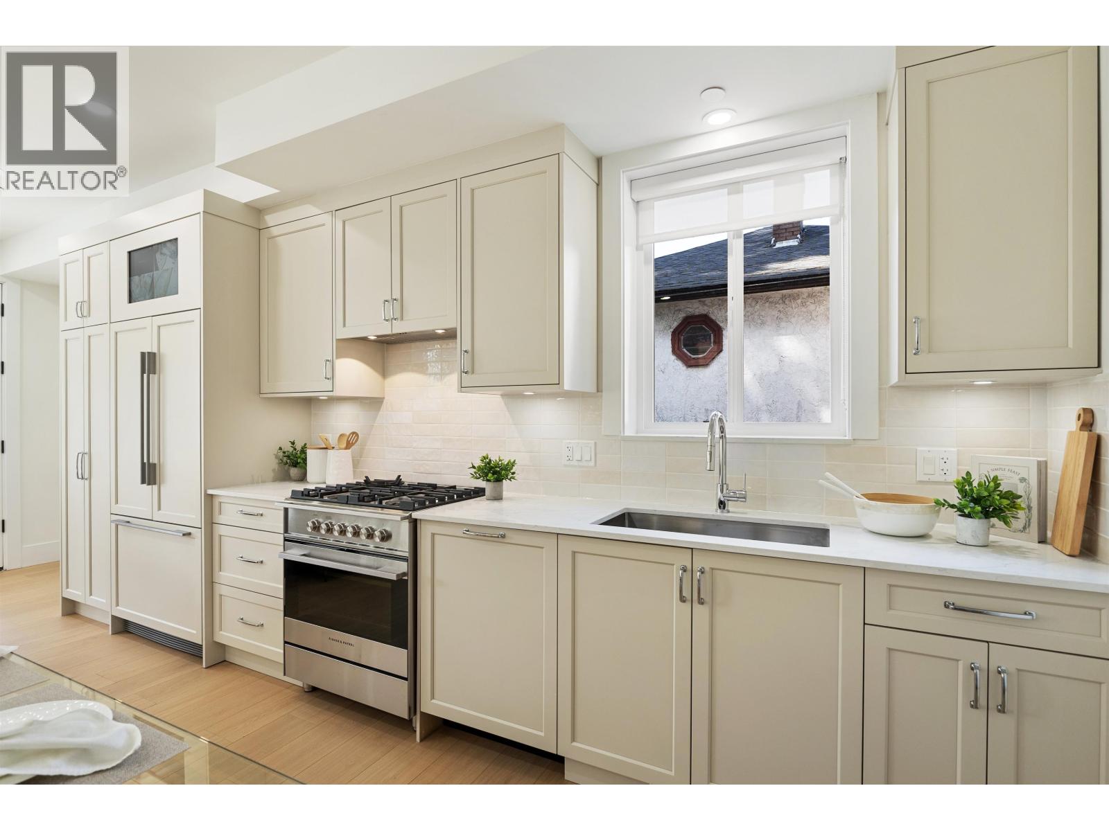 1 2447 E 41 Avenue, Vancouver, British Columbia  V5R 2W2 - Photo 3 - R3120616