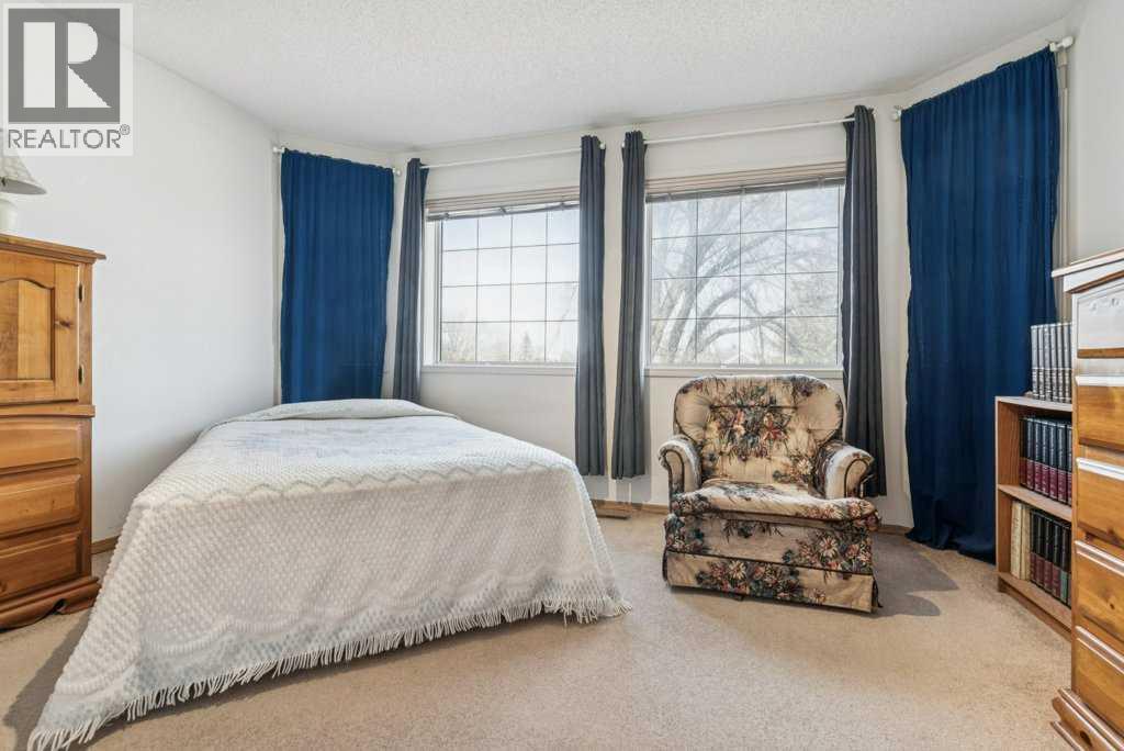52 Martinglen Mews Ne, Calgary, Alberta  T3J 3N3 - Photo 12 - A2306491