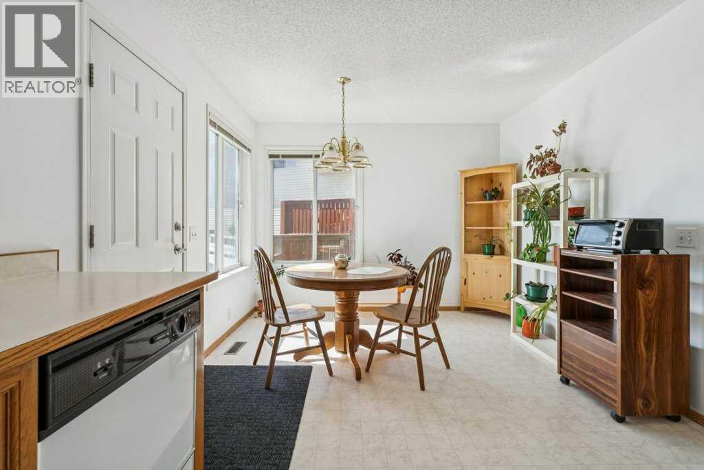 52 Martinglen Mews Ne, Calgary, Alberta  T3J 3N3 - Photo 8 - A2306491