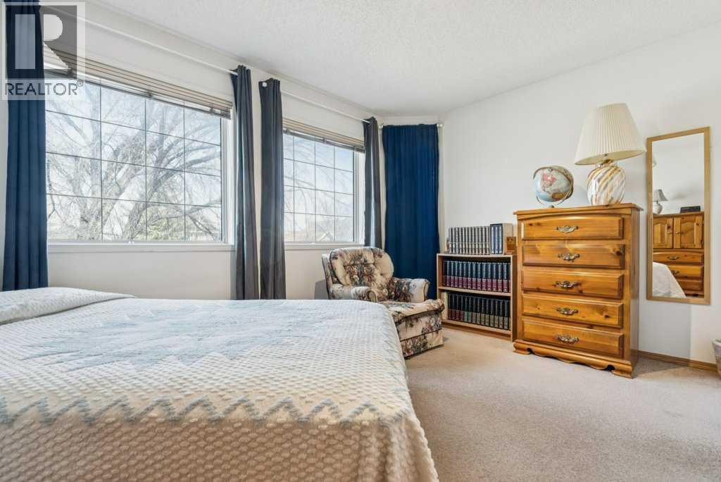 52 Martinglen Mews Ne, Calgary, Alberta  T3J 3N3 - Photo 13 - A2306491
