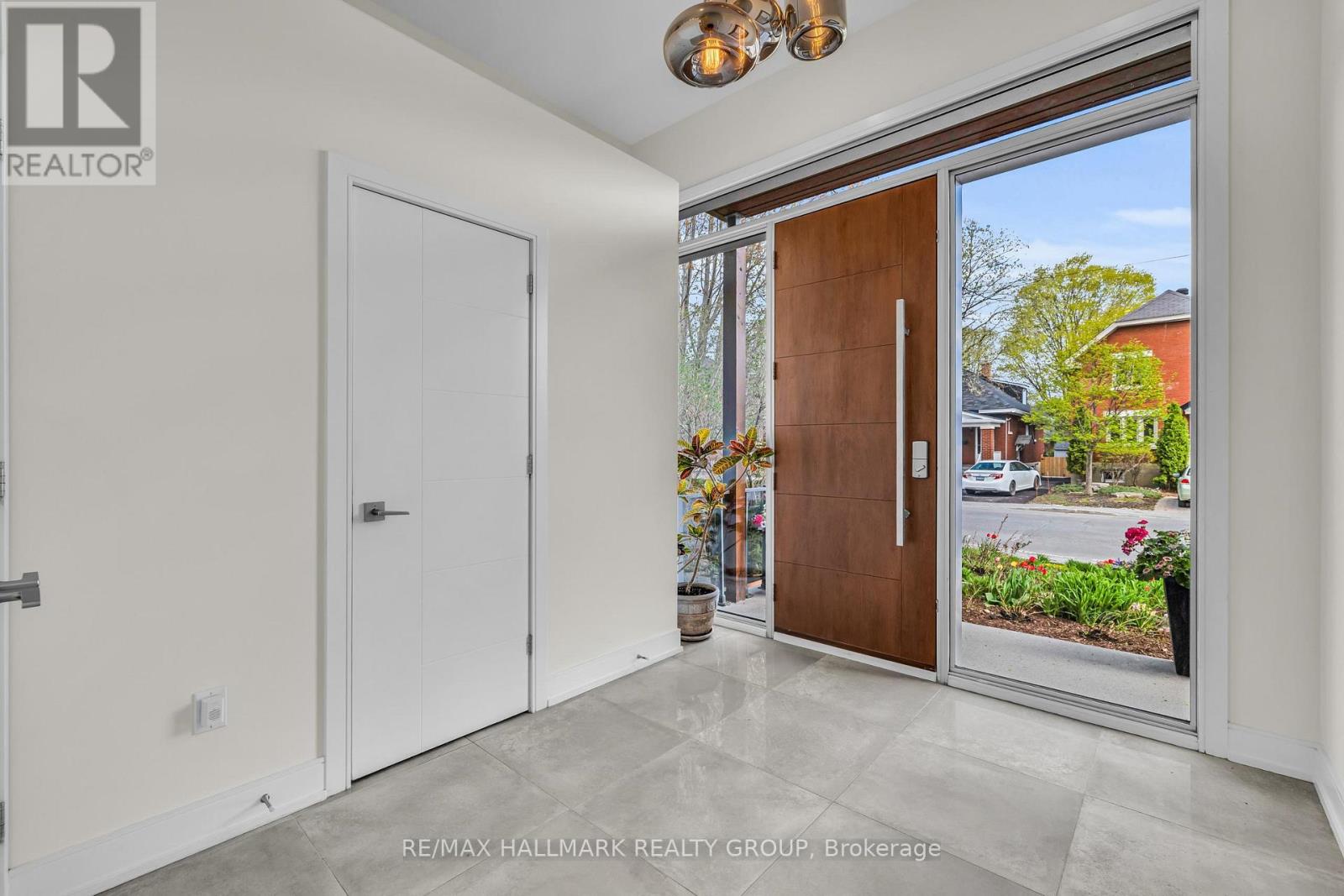 92 Grange Avenue, Ottawa, Ontario  K1Y 0N9 - Photo 2 - X13102574