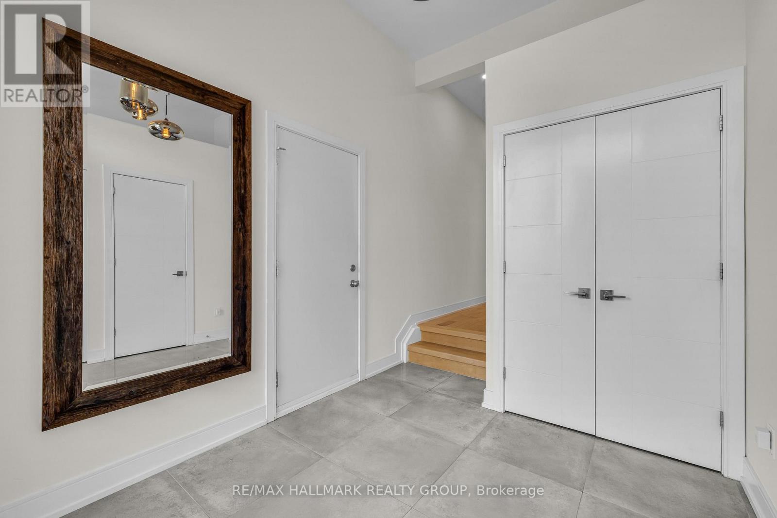 92 Grange Avenue, Ottawa, Ontario  K1Y 0N9 - Photo 3 - X13102574