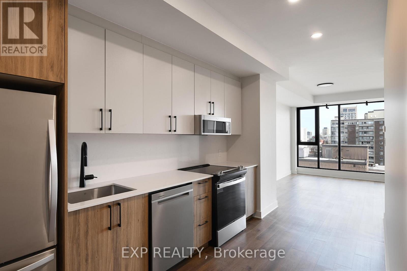 604 - 331 Cooper Street, Ottawa, Ontario  K2P 0G5 - Photo 2 - X13102800