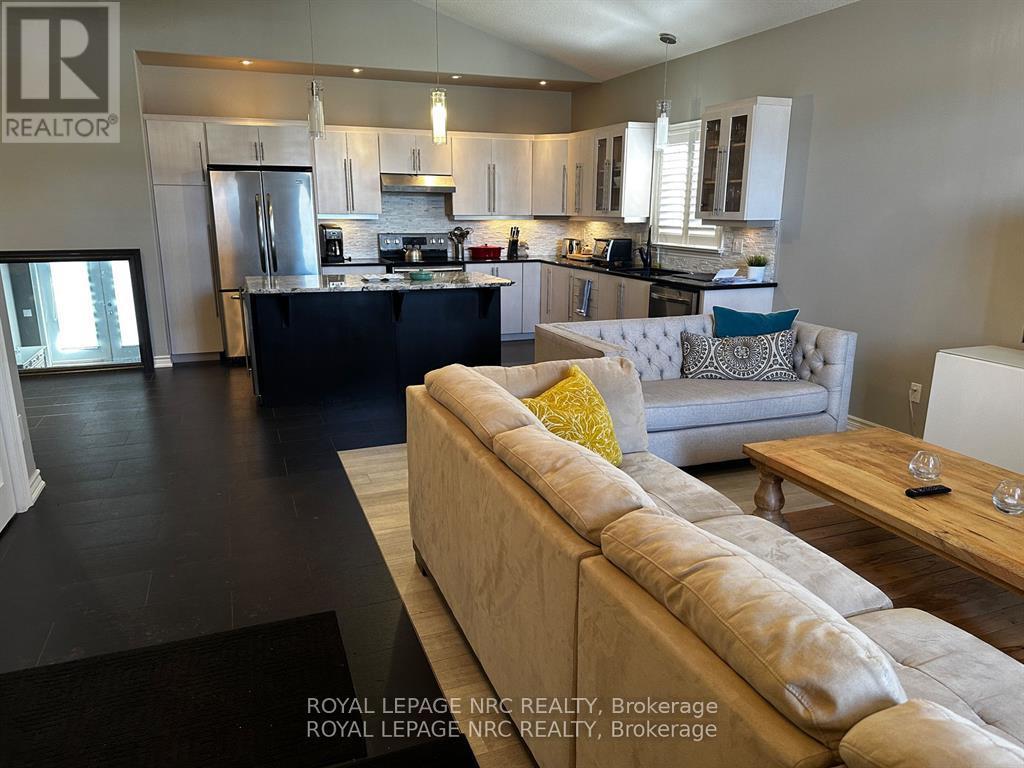 9228 Hendershot Boulevard, Niagara Falls, Ontario  L2H 0E3 - Photo 2 - X13102600
