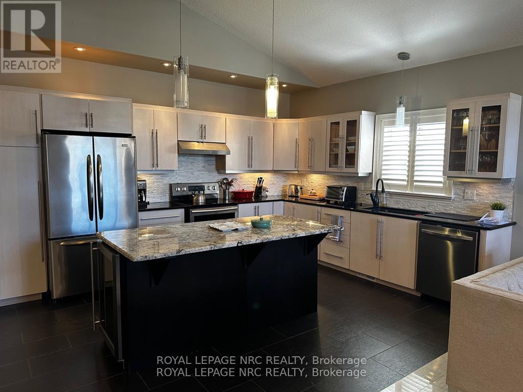 9228 Hendershot Boulevard, Niagara Falls, Ontario  L2H 0E3 - Photo 3 - X13102600