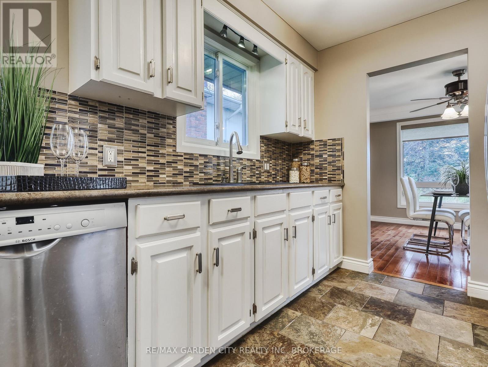 15 Black Friars Road, St. Catharines, Ontario  L2N 2M8 - Photo 16 - X13102658