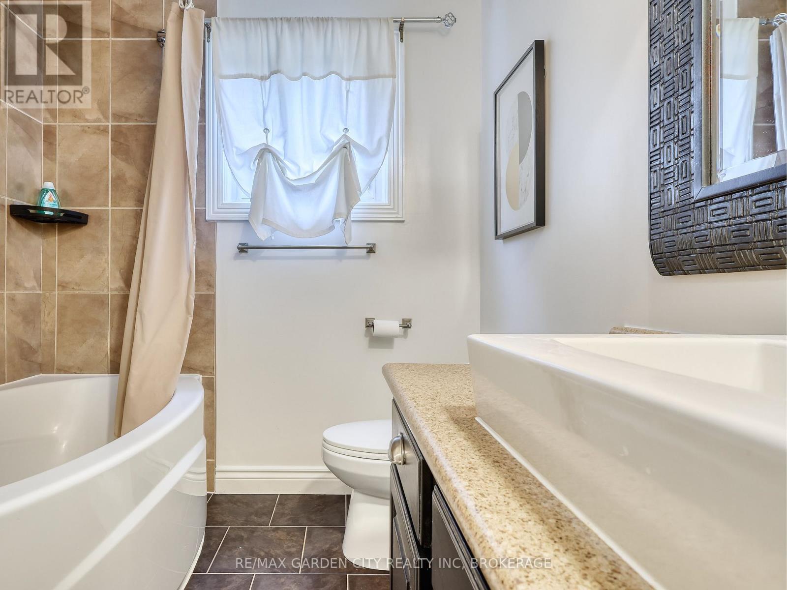 15 Black Friars Road, St. Catharines, Ontario  L2N 2M8 - Photo 25 - X13102658