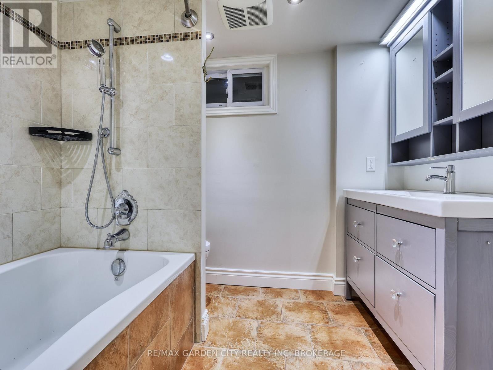15 Black Friars Road, St. Catharines, Ontario  L2N 2M8 - Photo 34 - X13102658