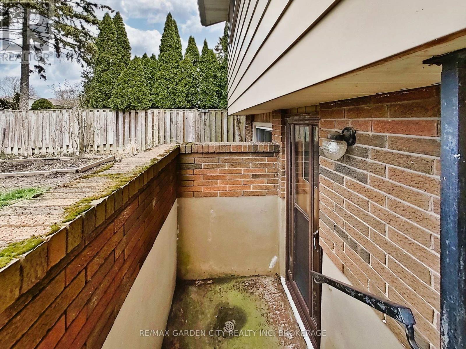 15 Black Friars Road, St. Catharines, Ontario  L2N 2M8 - Photo 38 - X13102658