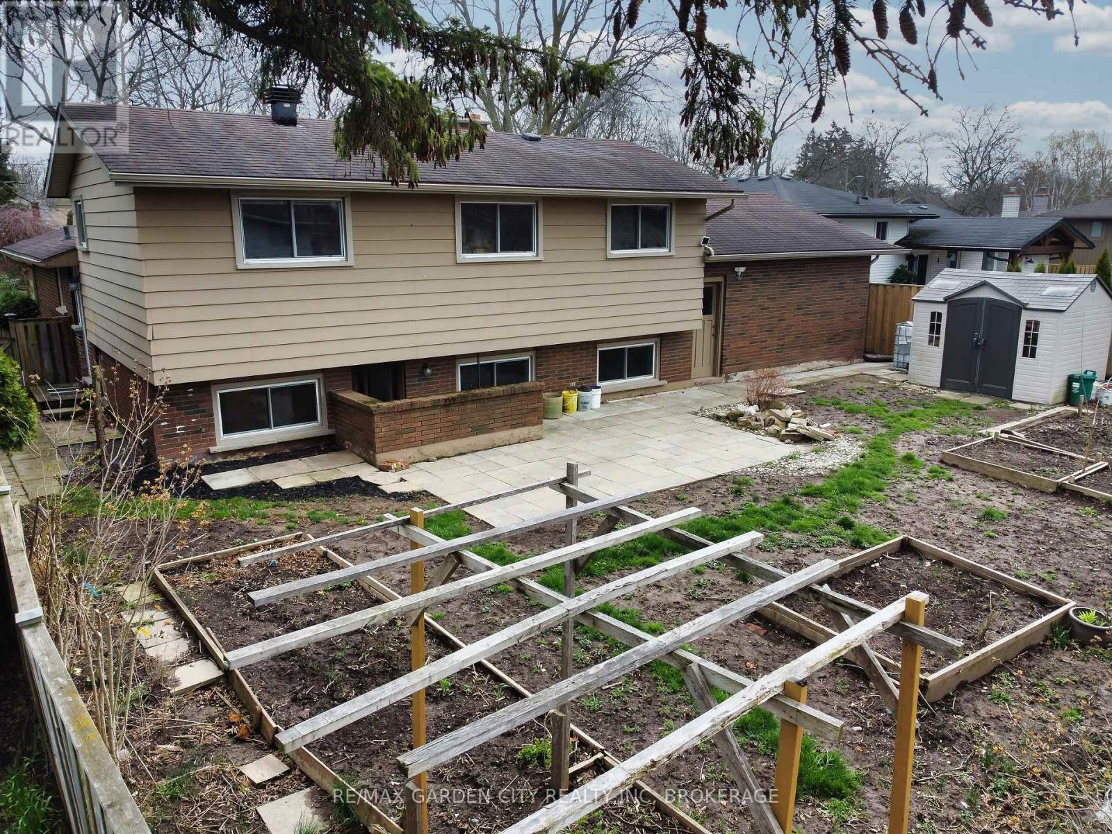 15 Black Friars Road, St. Catharines, Ontario  L2N 2M8 - Photo 44 - X13102658