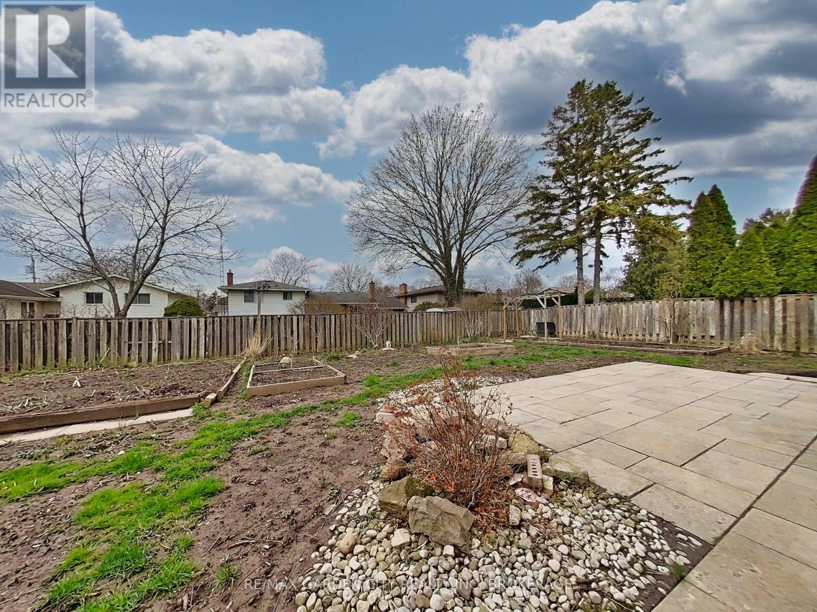 15 Black Friars Road, St. Catharines, Ontario  L2N 2M8 - Photo 5 - X13102658