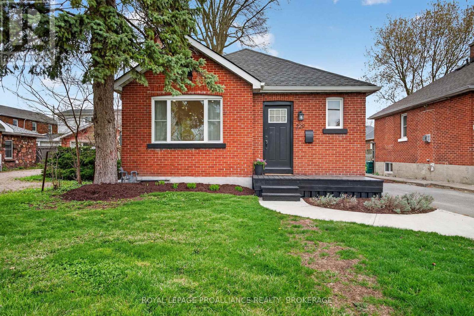 229 Park Street, Kingston, Ontario  K7L 1K4 - Photo 1 - X13102802