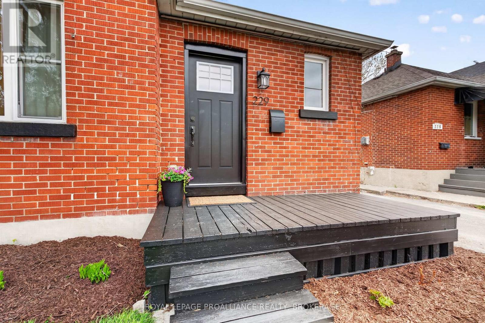 229 Park Street, Kingston, Ontario  K7L 1K4 - Photo 3 - X13102802