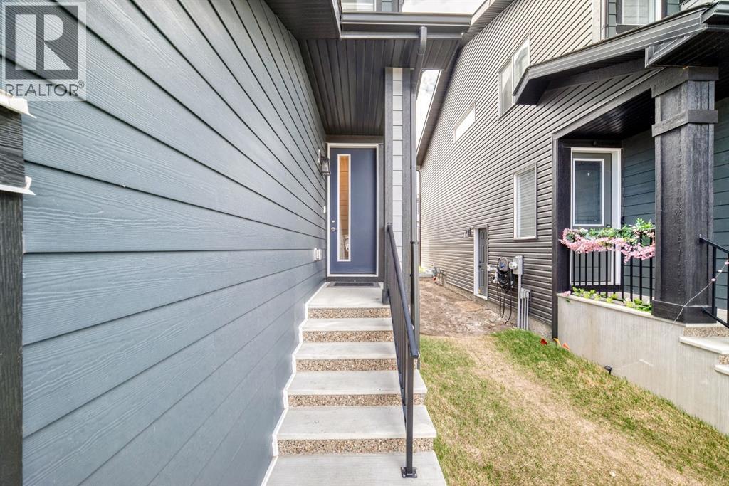 35 Waterford Manor, Chestermere, Alberta  T1X 2T9 - Photo 3 - A2307951