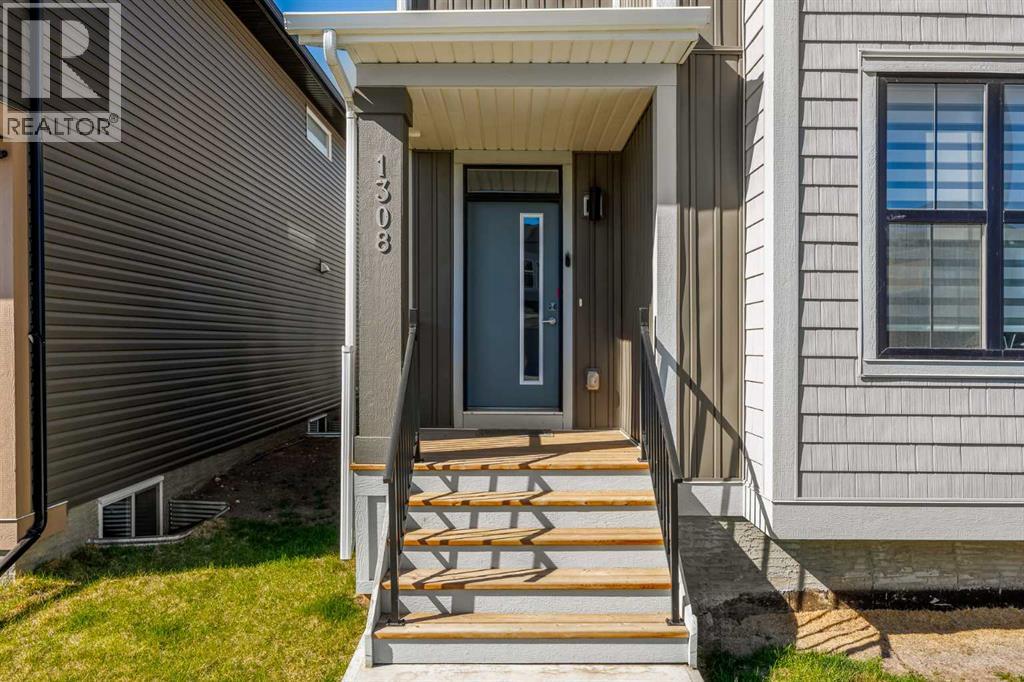 1308 South Point Parade Sw, Airdrie, Alberta  T4B 5P3 - Photo 2 - A2303821