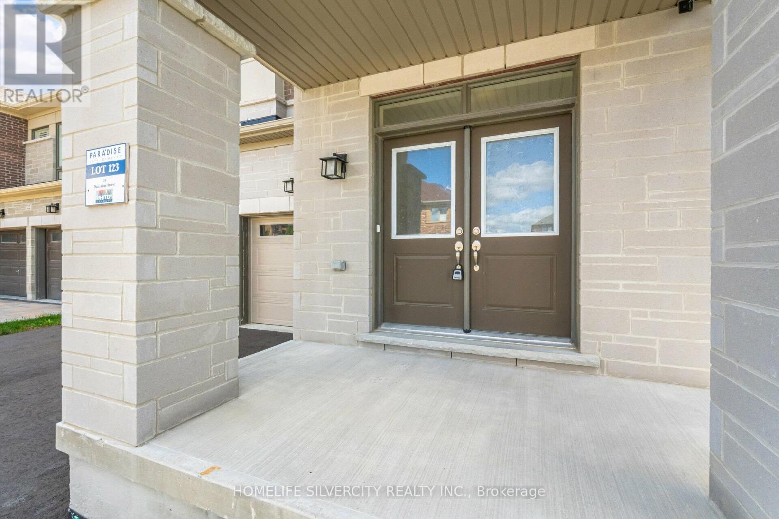 24 Dumaine Street, Whitby, Ontario  L1P 0G8 - Photo 4 - E13102648