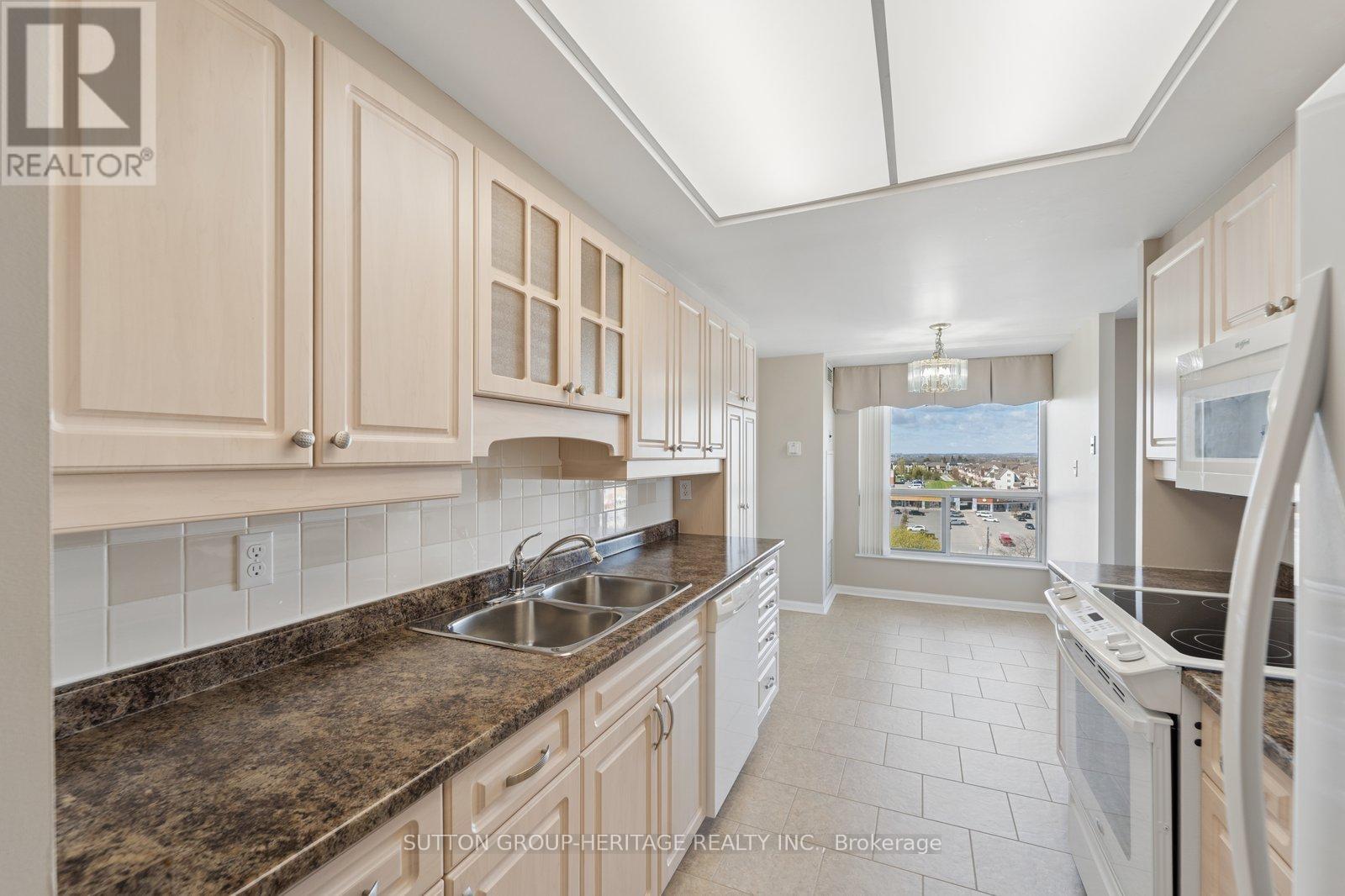 1109 - 712 Rossland Road E, Whitby, Ontario  L1N 9E8 - Photo 12 - E13102780
